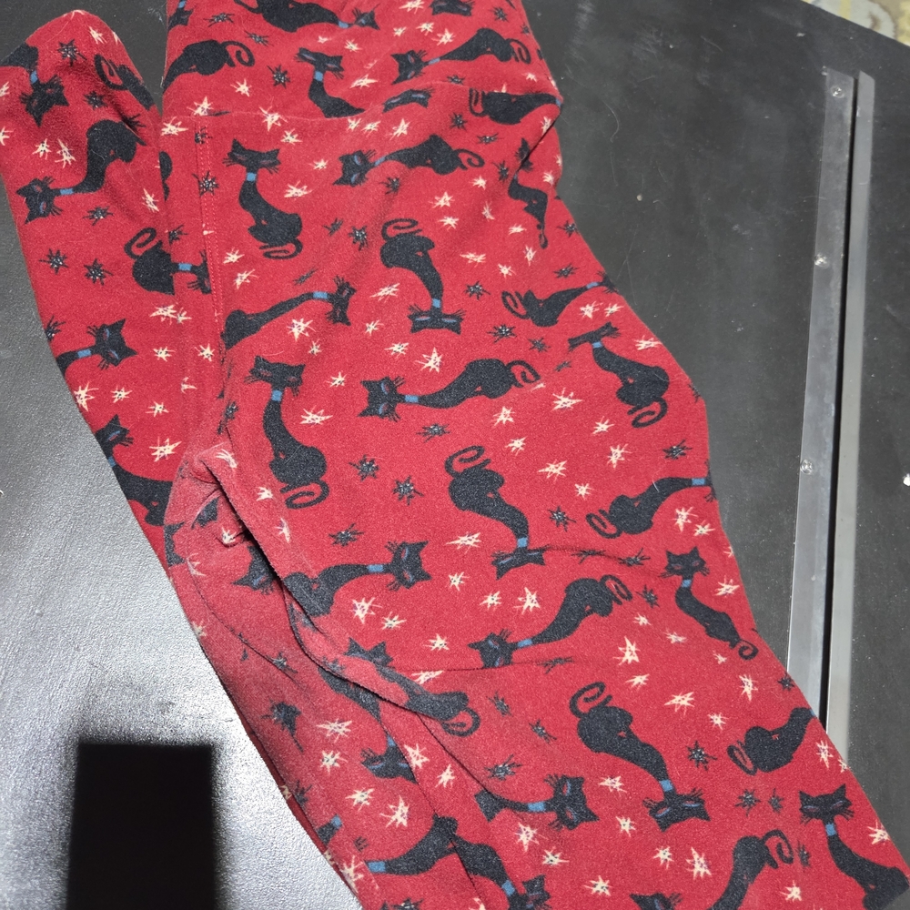 LuLaRoe Red and Black Cat Print Leggings
